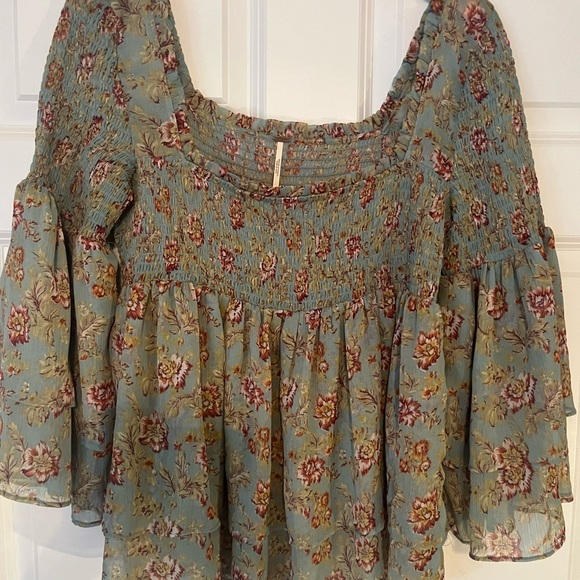 Free People Golden Age Chiffon Floral Tiered Blouse ,Large, EUC. - Picture 4 of 7